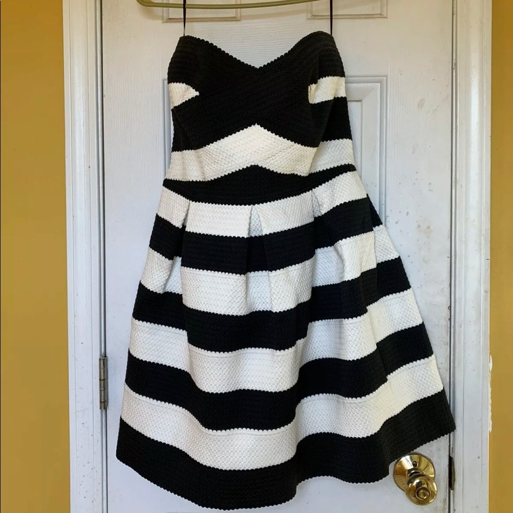 Chevron Black White Strapless Sweetheart Striped